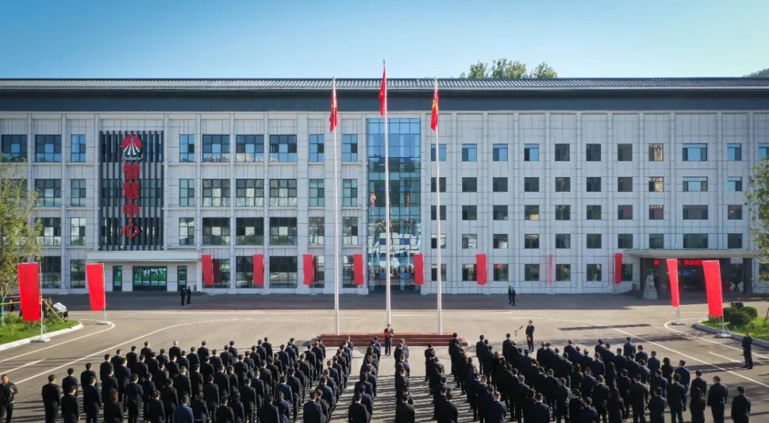 公司举行机关办公楼搬迁暨升旗仪式